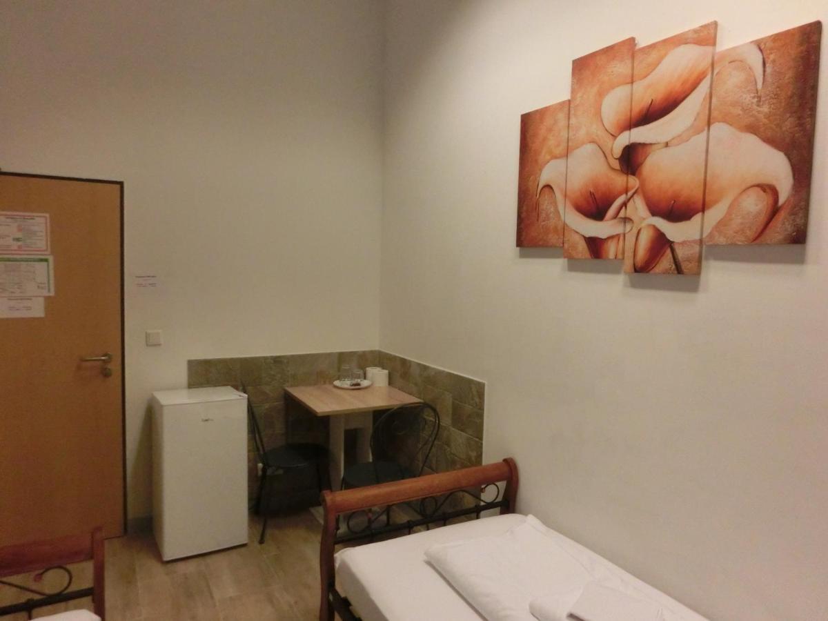 Pension Stadtpark Хамбург Екстериор снимка