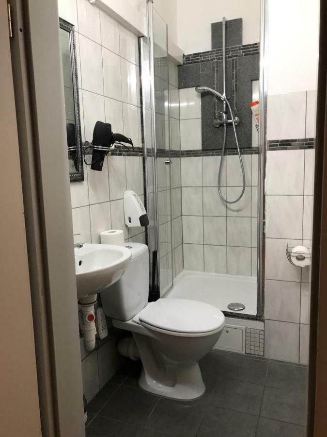 Pension Stadtpark Хамбург Екстериор снимка